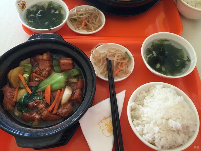 仙哥中式快餐连锁 一勺烟火气，如何炒出万家店？
